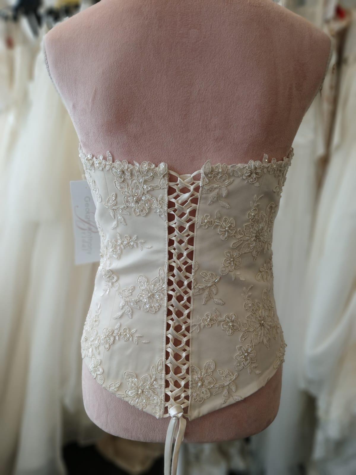 Strapless bridal corset. Ivory lace. Fitted and boned. Adjustable corset Lace up back. Top only. Size UK 10 US 6 Adjusts one size up or down