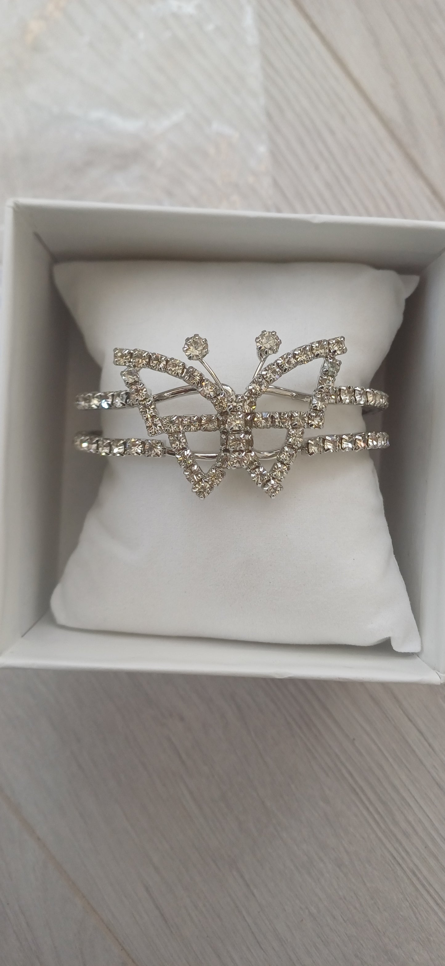 Diamanate butterfly bangle