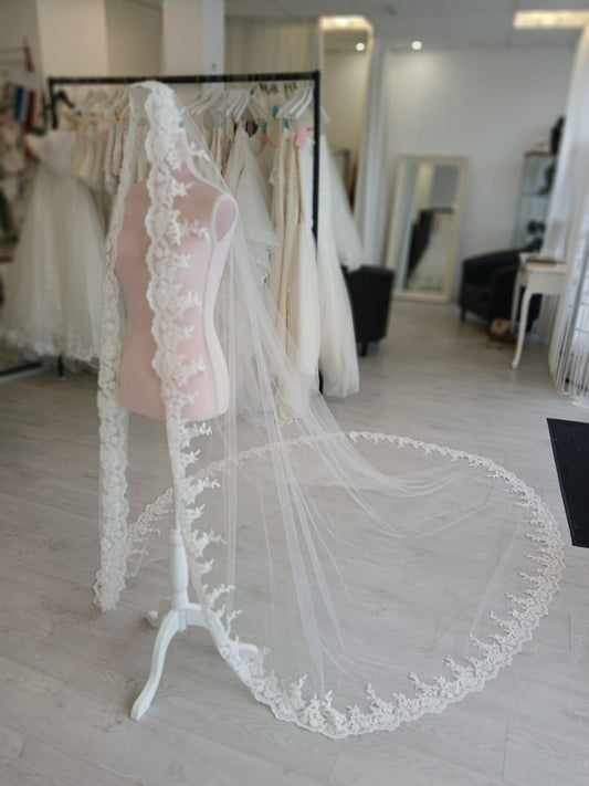 Mantilla bridal veil